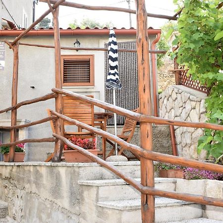 Apartment Anamarija Valun Exterior photo