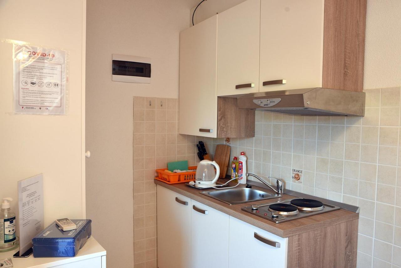Apartment Anamarija Valun Exterior photo