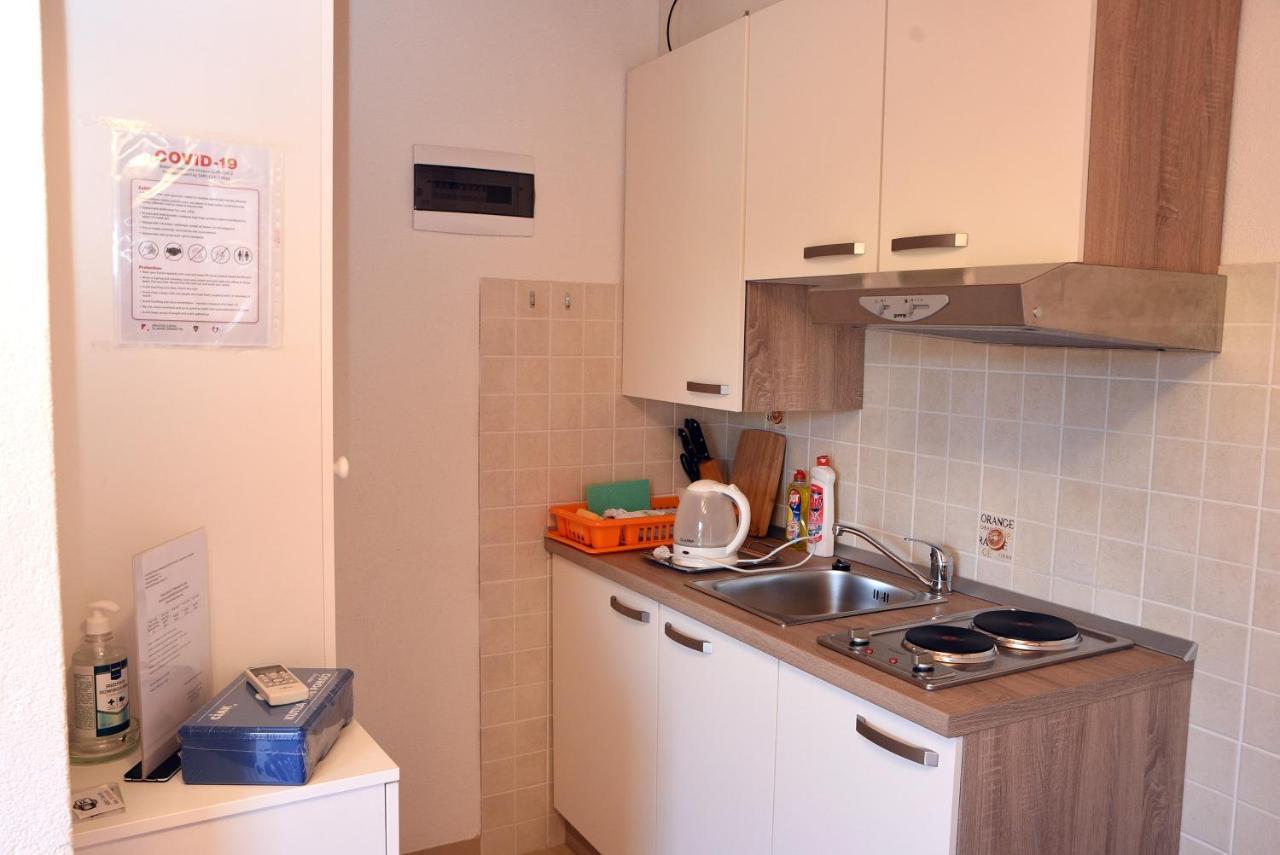 Apartment Anamarija Valun Exterior photo